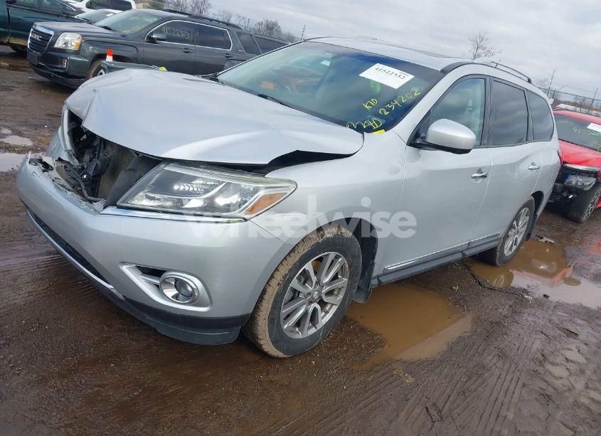 Photo 2 of 2015 Nissan Pathfinder SL (VIN 5N1AR2MM8FC711631)