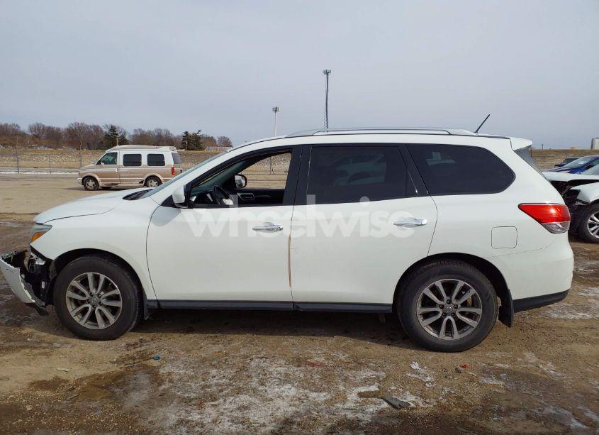 Photo 15 of 2016 Nissan Pathfinder SV (VIN 5N1AR2MM8GC602572)