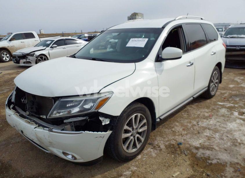 Photo 2 of 2016 Nissan Pathfinder SV (VIN 5N1AR2MM8GC602572)