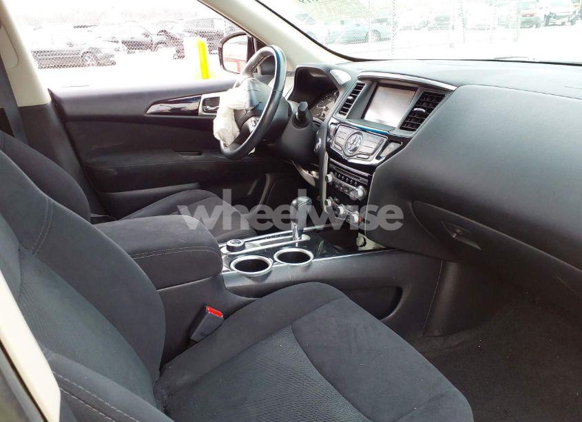 Photo 5 of 2016 Nissan Pathfinder SV (VIN 5N1AR2MM8GC602572)