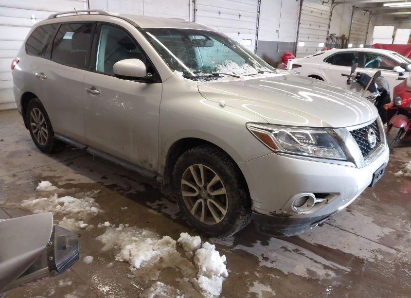 2016 Nissan Pathfinder SV (VIN 5N1AR2MM8GC614950) main photo