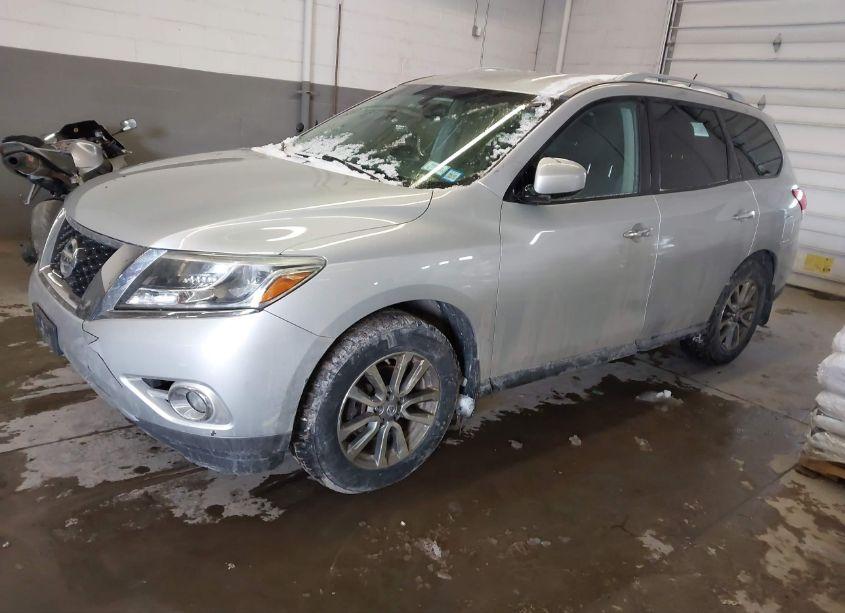 Photo 2 of 2016 Nissan Pathfinder SV (VIN 5N1AR2MM8GC614950)