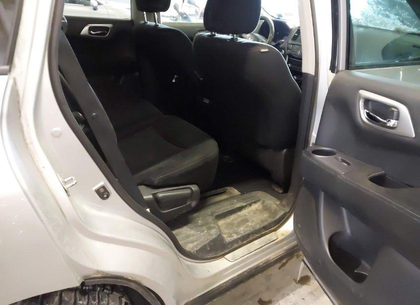 Photo 8 of 2016 Nissan Pathfinder SV (VIN 5N1AR2MM8GC614950)