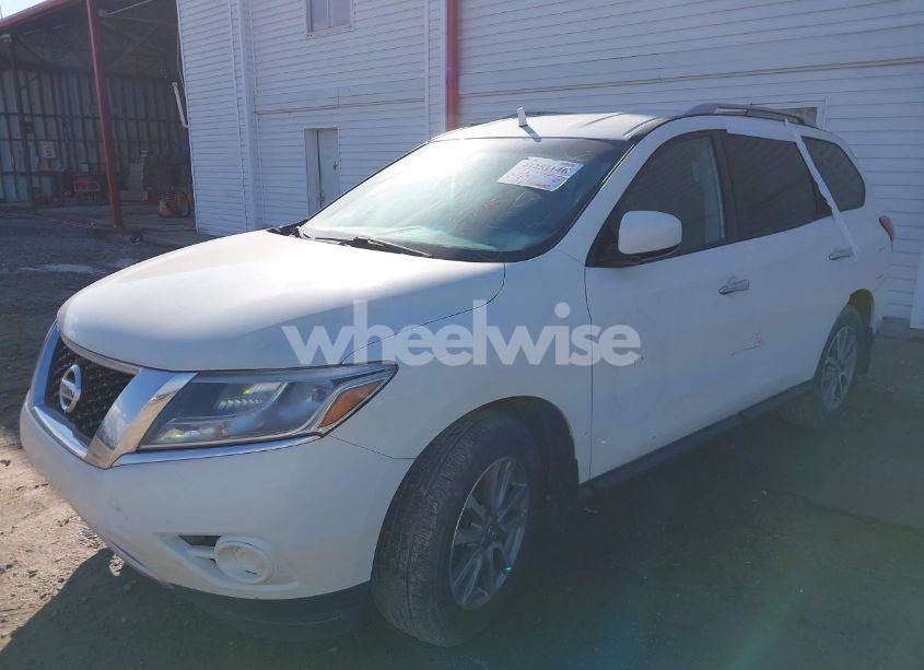 Photo 2 of 2016 Nissan Pathfinder S (VIN 5N1AR2MM8GC633630)