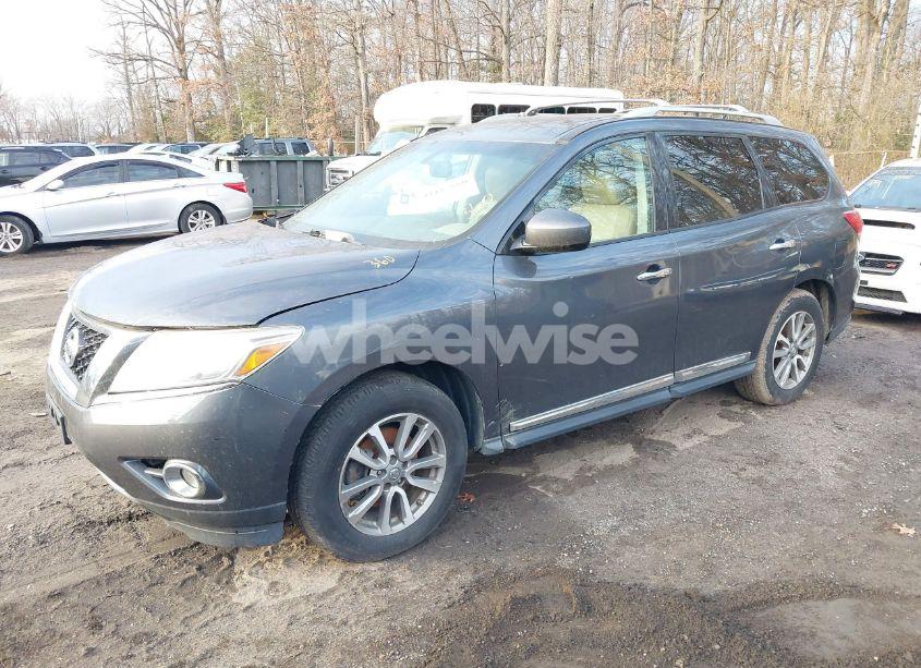 Photo 2 of 2013 Nissan Pathfinder SL (VIN 5N1AR2MM9DC609770)