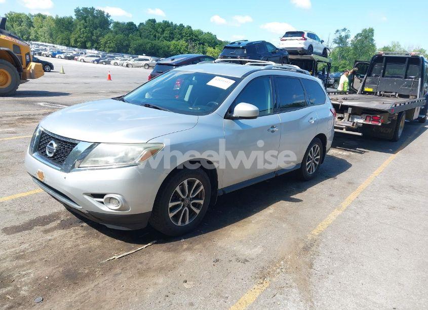Photo 2 of 2013 Nissan Pathfinder SV (VIN 5N1AR2MM9DC664395)