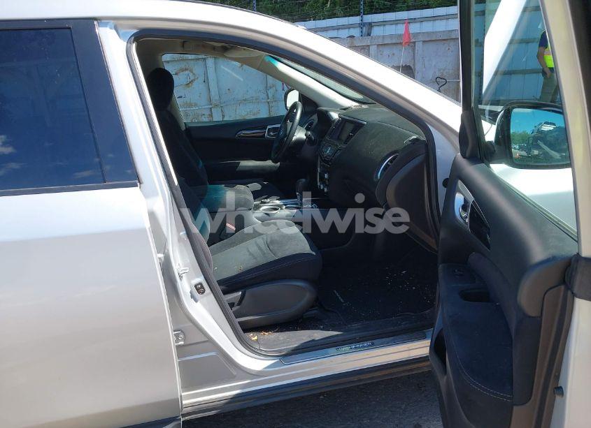 Photo 5 of 2013 Nissan Pathfinder SV (VIN 5N1AR2MM9DC664395)