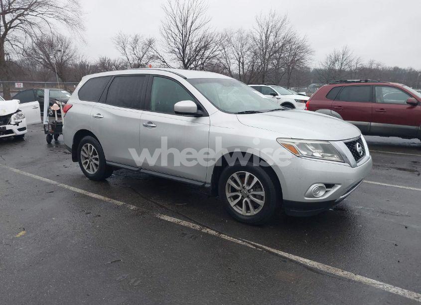 2014 Nissan Pathfinder S (VIN 5N1AR2MM9EC647744) main photo