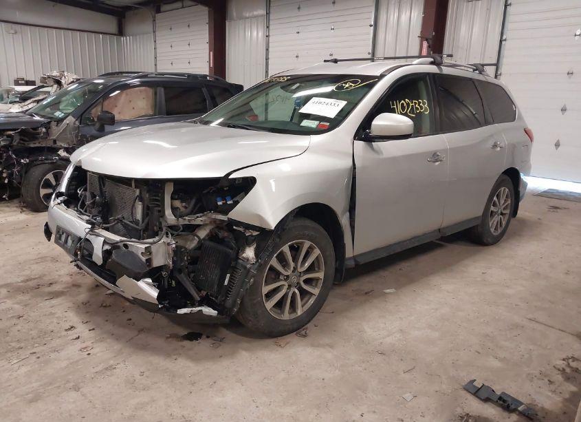 Photo 2 of 2014 Nissan Pathfinder SV (VIN 5N1AR2MM9EC689265)