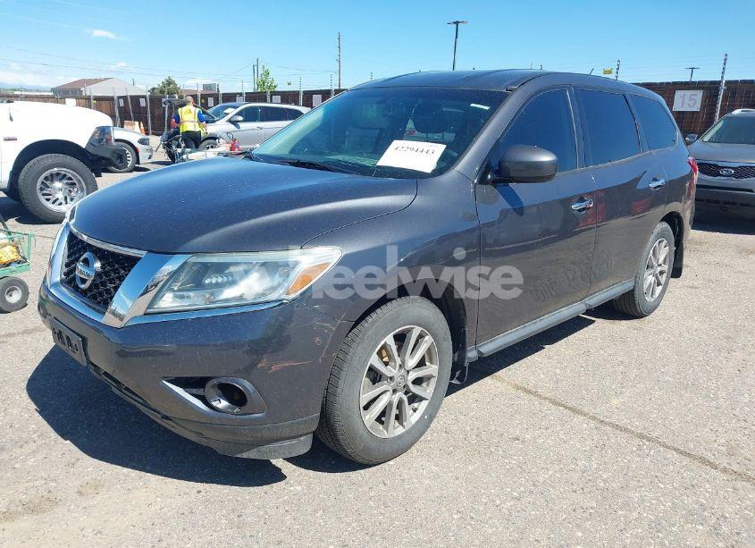 Photo 2 of 2014 Nissan Pathfinder S (VIN 5N1AR2MM9EC714794)