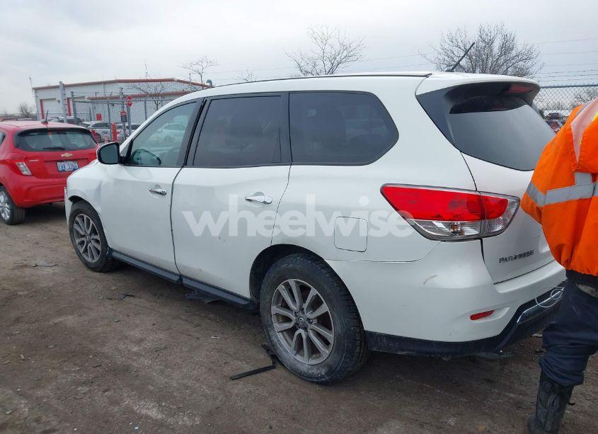 Photo 3 of 2014 Nissan Pathfinder S (VIN 5N1AR2MM9EC720448)