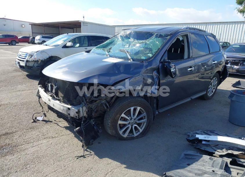 Photo 2 of 2014 Nissan Pathfinder SV (VIN 5N1AR2MM9EC734849)