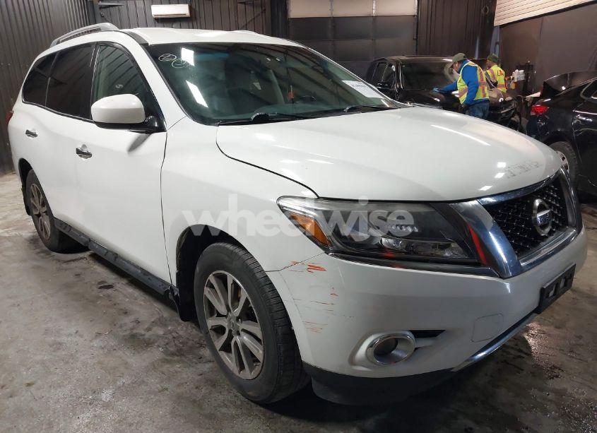 2015 Nissan Pathfinder SV (VIN 5N1AR2MM9FC663072) main photo