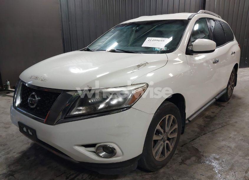 Photo 2 of 2015 Nissan Pathfinder SV (VIN 5N1AR2MM9FC663072)