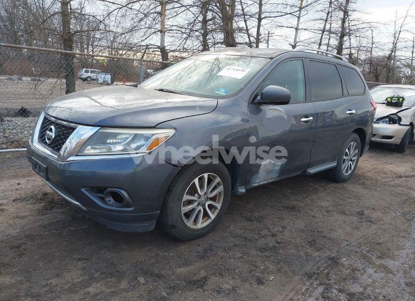 Photo 2 of 2013 Nissan Pathfinder SV (VIN 5N1AR2MMXDC632300)