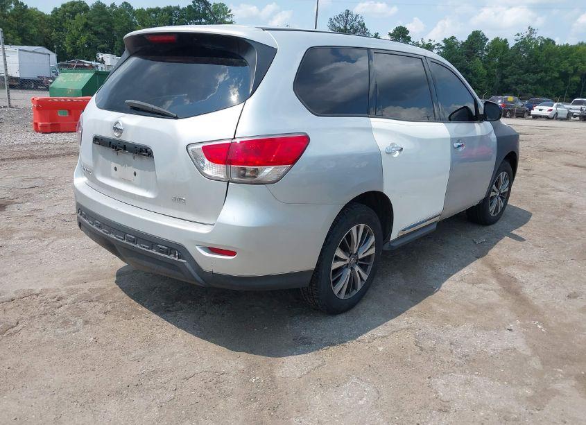 Photo 4 of 2014 Nissan Pathfinder S (VIN 5N1AR2MMXEC606619)