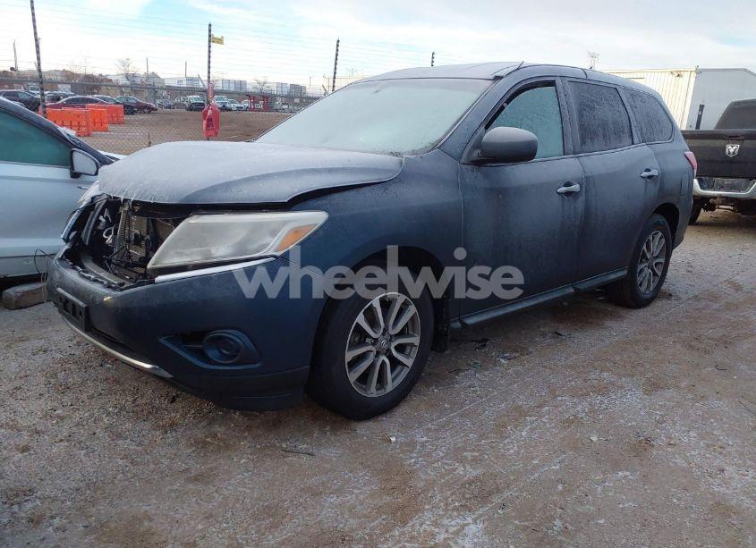 Photo 2 of 2014 Nissan Pathfinder S (VIN 5N1AR2MMXEC611027)