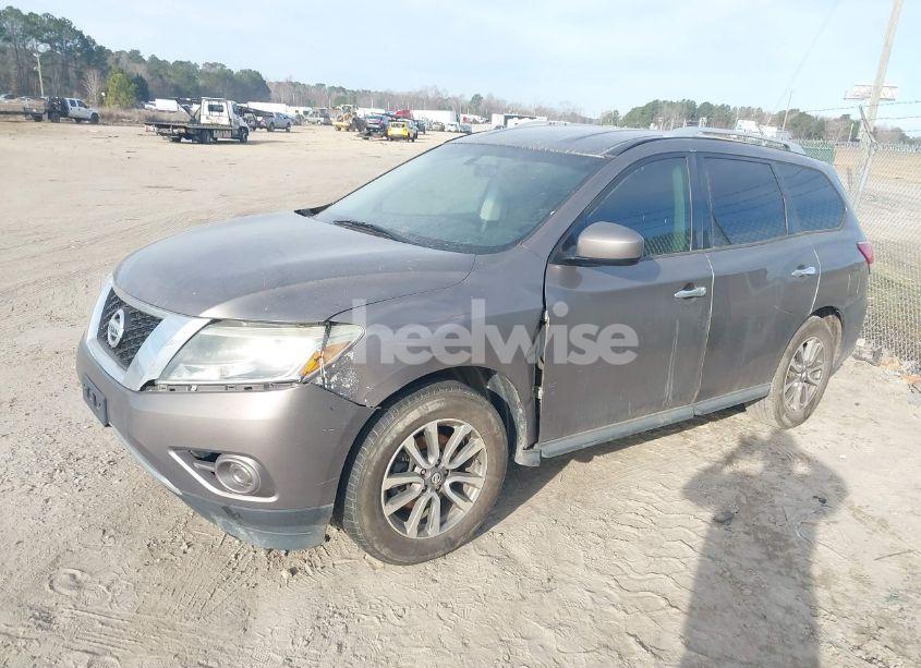 Photo 2 of 2014 Nissan Pathfinder SV (VIN 5N1AR2MMXEC623730)