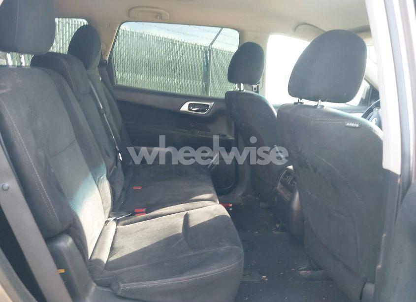 Photo 8 of 2014 Nissan Pathfinder SV (VIN 5N1AR2MMXEC623730)