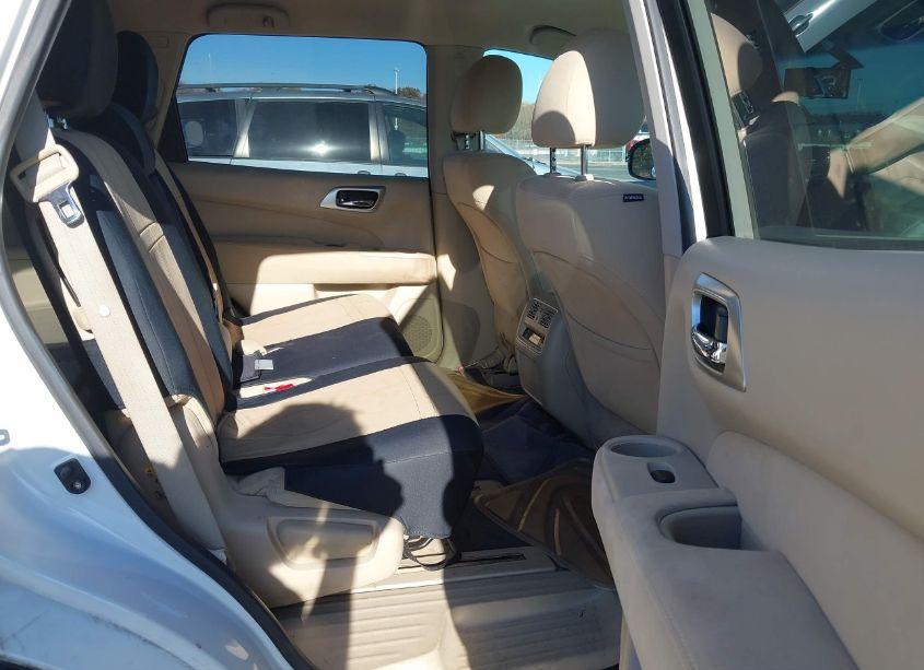 Photo 8 of 2014 Nissan Pathfinder SV (VIN 5N1AR2MMXEC623940)