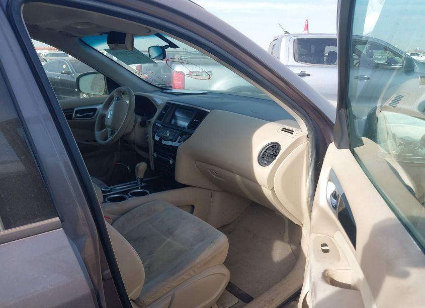 Photo 5 of 2014 Nissan Pathfinder S (VIN 5N1AR2MMXEC646215)