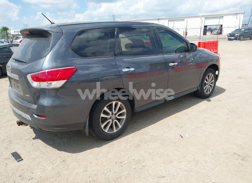 Photo 4 of 2014 Nissan Pathfinder S (VIN 5N1AR2MMXEC700693)