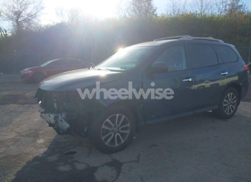 Photo 2 of 2014 Nissan Pathfinder SV (VIN 5N1AR2MMXEC709670)