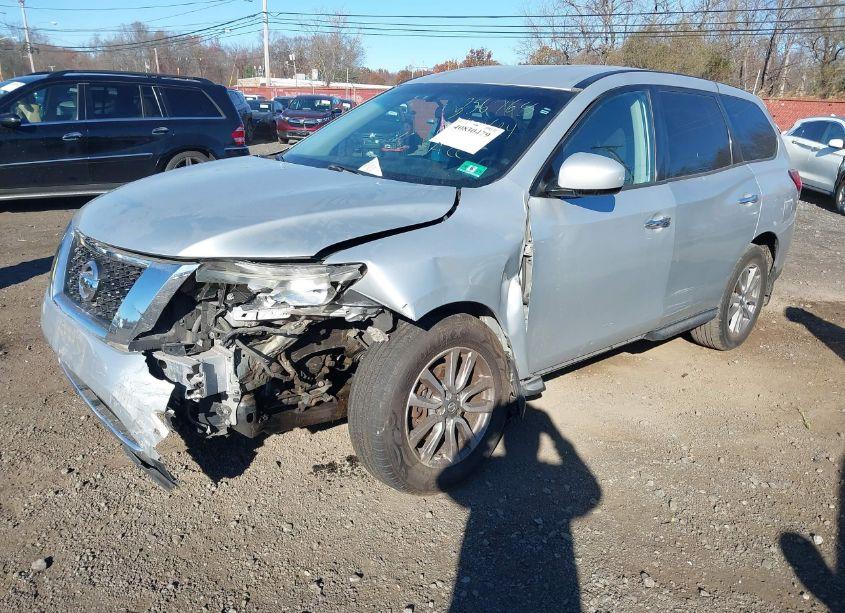 Photo 2 of 2014 Nissan Pathfinder S (VIN 5N1AR2MMXEC726601)