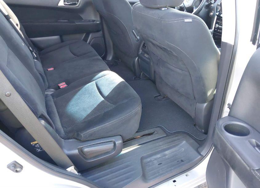 Photo 8 of 2014 Nissan Pathfinder S (VIN 5N1AR2MMXEC726601)