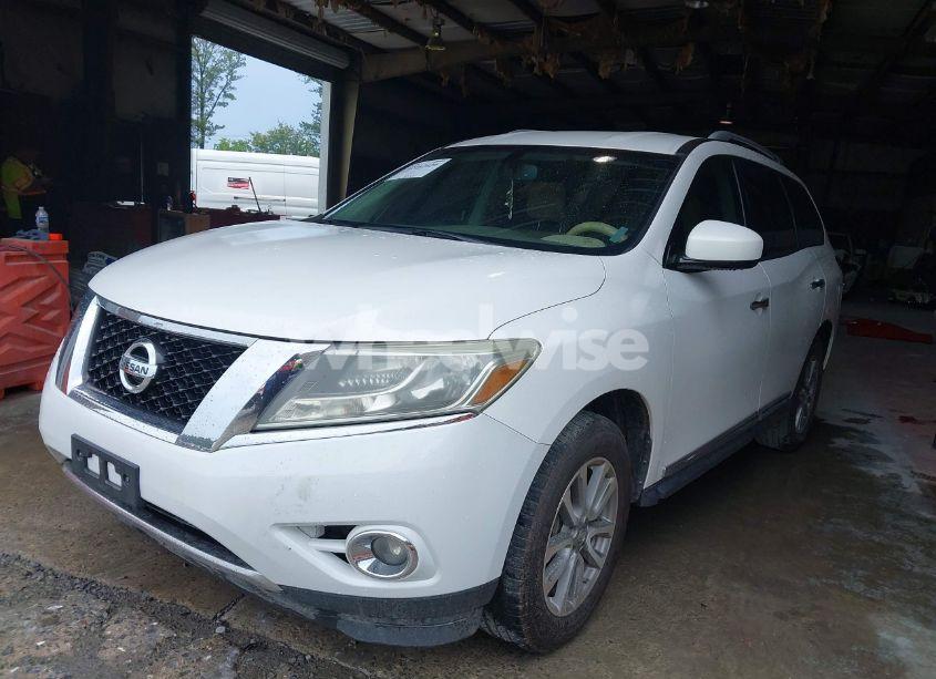 Photo 2 of 2013 Nissan Pathfinder SL (VIN 5N1AR2MN0DC644822)