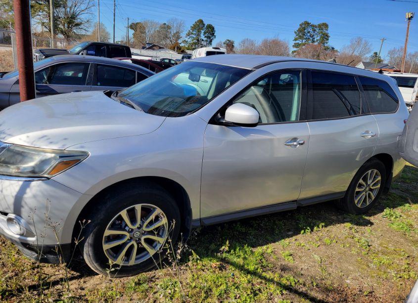 Photo 2 of 2013 Nissan Pathfinder (VIN 5N1AR2MN0DC676217)