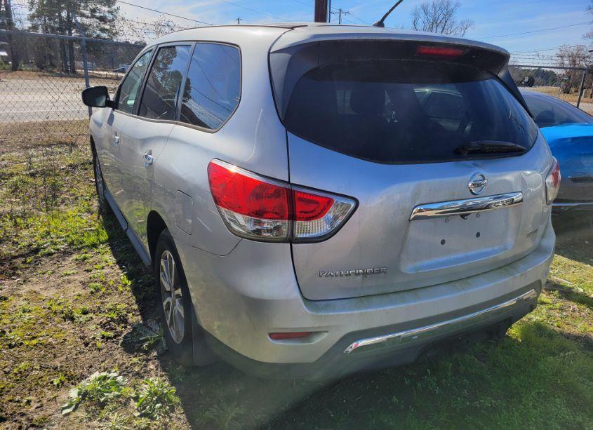 Photo 3 of 2013 Nissan Pathfinder (VIN 5N1AR2MN0DC676217)