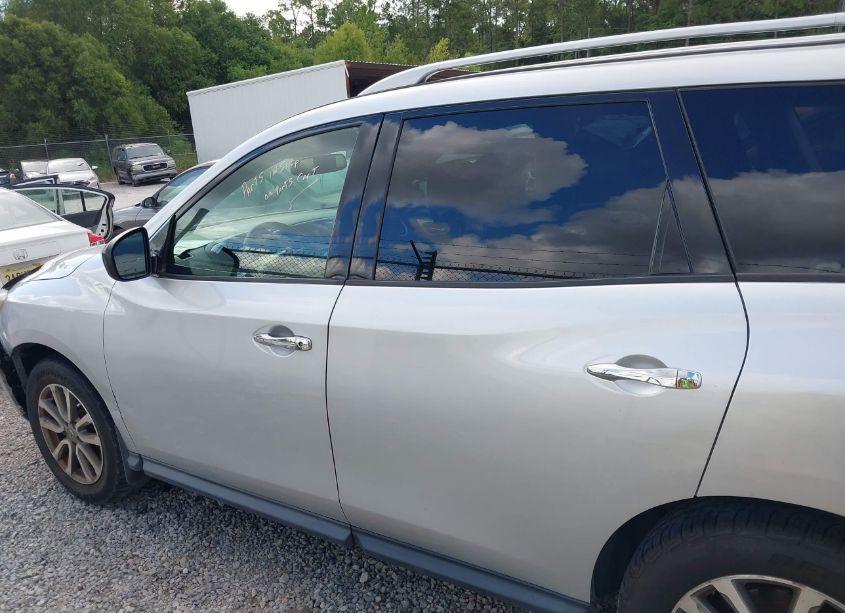 Photo 15 of 2015 Nissan Pathfinder SV (VIN 5N1AR2MN0FC624041)