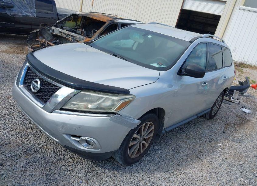 Photo 2 of 2015 Nissan Pathfinder SV (VIN 5N1AR2MN0FC624041)