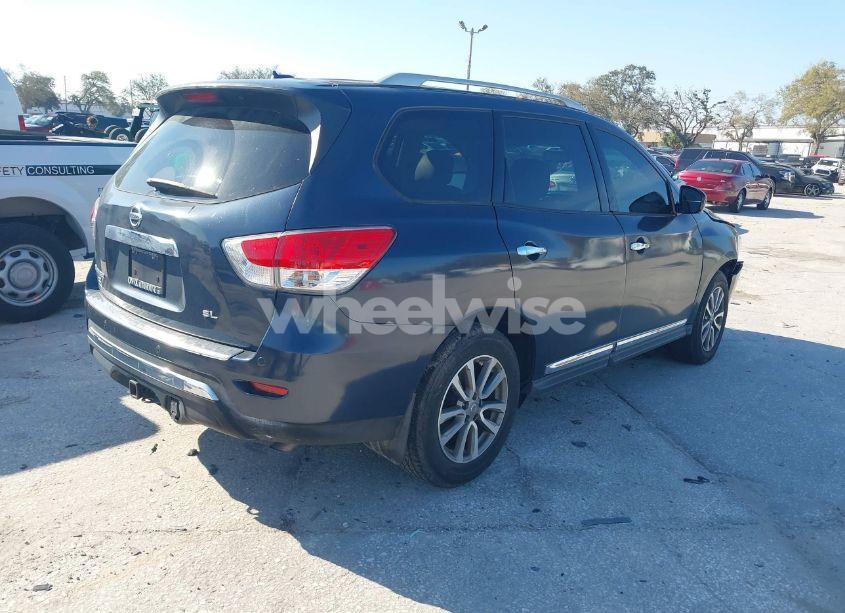 Photo 4 of 2016 Nissan Pathfinder SL (VIN 5N1AR2MN0GC619343)