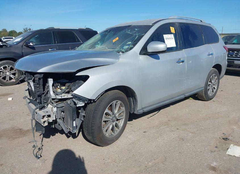 Photo 2 of 2013 Nissan Pathfinder SV (VIN 5N1AR2MN1DC635739)