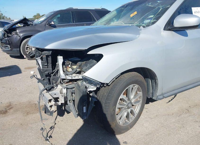 Photo 6 of 2013 Nissan Pathfinder SV (VIN 5N1AR2MN1DC635739)