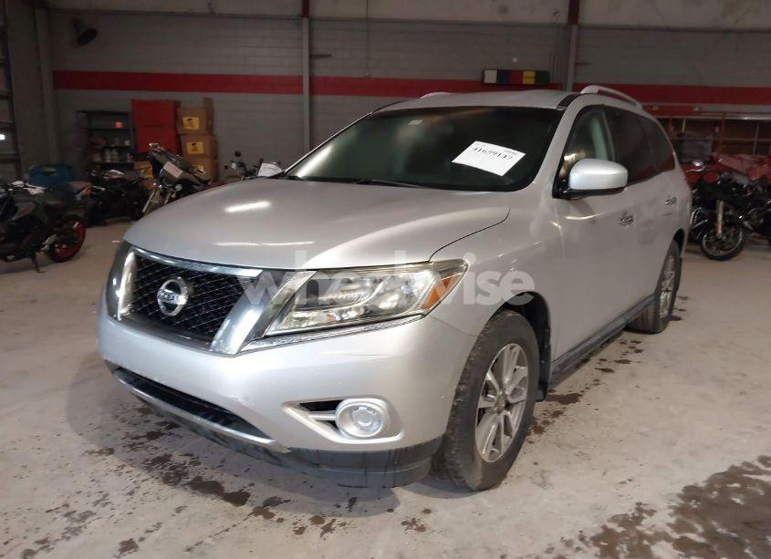 Photo 2 of 2013 Nissan Pathfinder SV (VIN 5N1AR2MN1DC671561)