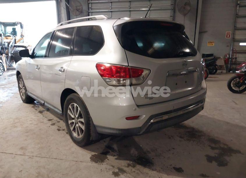 Photo 3 of 2013 Nissan Pathfinder SV (VIN 5N1AR2MN1DC671561)