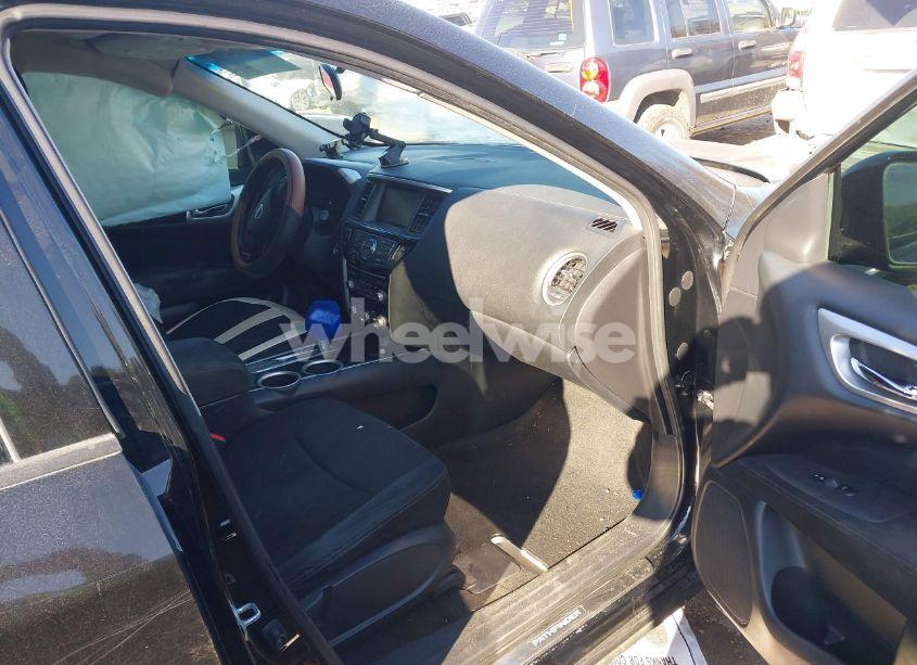 Photo 5 of 2013 Nissan Pathfinder SV (VIN 5N1AR2MN1DC677165)