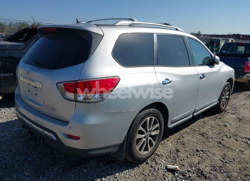 Photo 4 of 2013 Nissan Pathfinder SL (VIN 5N1AR2MN1DC679997)