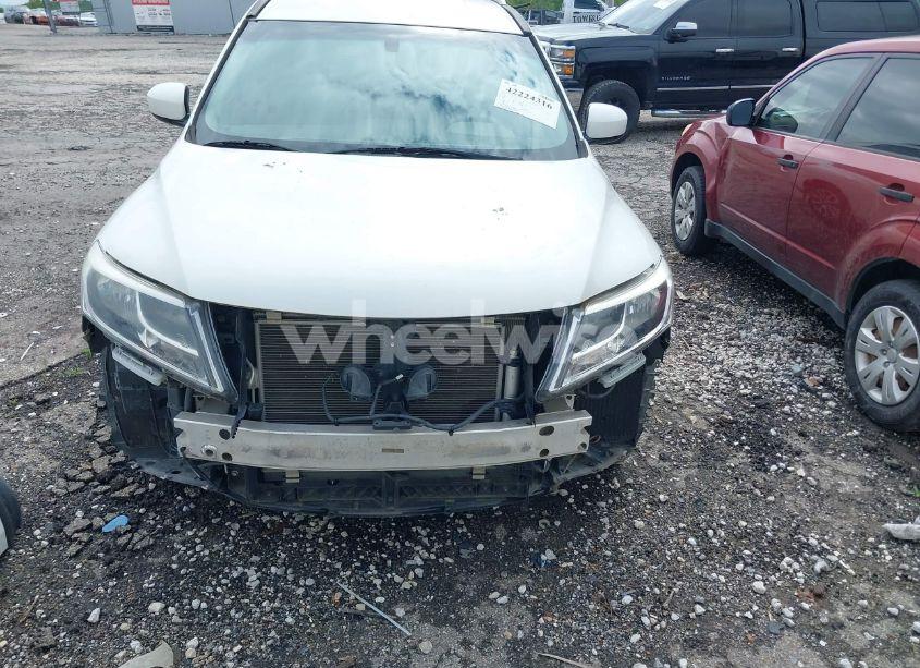 Photo 6 of 2014 Nissan Pathfinder SV (VIN 5N1AR2MN1EC617999)