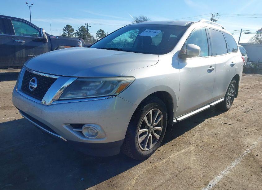 Photo 2 of 2014 Nissan Pathfinder SV (VIN 5N1AR2MN1EC684604)