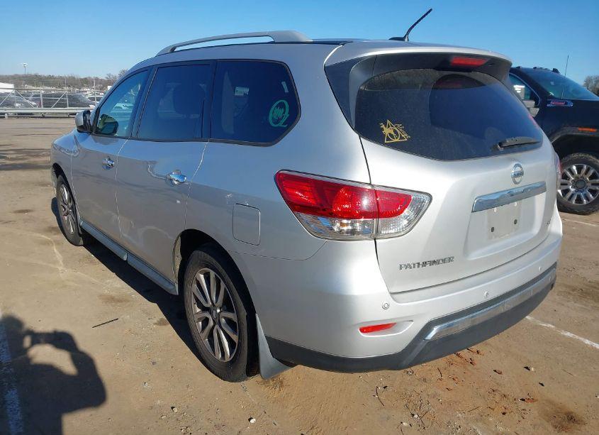 Photo 3 of 2014 Nissan Pathfinder SV (VIN 5N1AR2MN1EC684604)