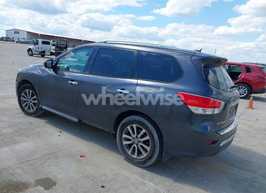 Photo 3 of 2014 Nissan Pathfinder SV (VIN 5N1AR2MN1EC703877)