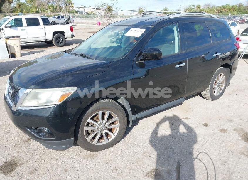 Photo 2 of 2014 Nissan Pathfinder SV (VIN 5N1AR2MN1EC714877)