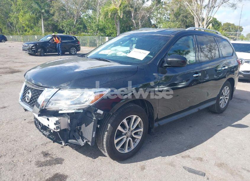 Photo 2 of 2016 Nissan Pathfinder SV (VIN 5N1AR2MN1GC614877)