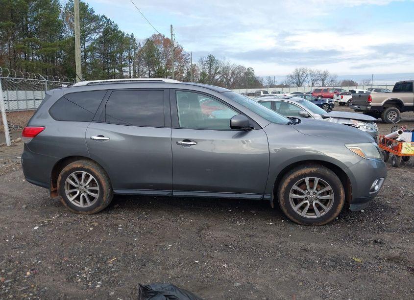 Photo 13 of 2016 Nissan Pathfinder SV (VIN 5N1AR2MN1GC623045)