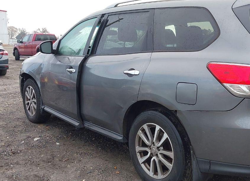 Photo 17 of 2016 Nissan Pathfinder SV (VIN 5N1AR2MN1GC623045)