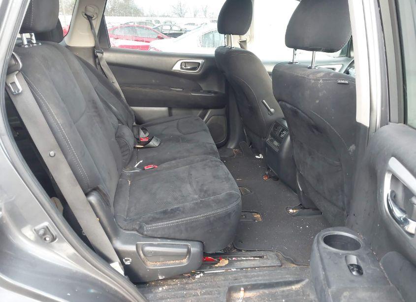 Photo 8 of 2016 Nissan Pathfinder SV (VIN 5N1AR2MN1GC623045)